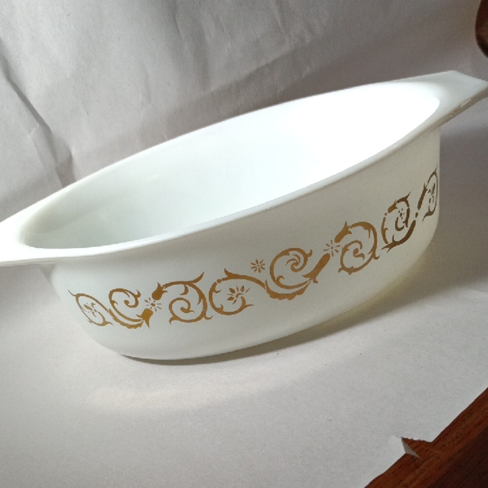 Pyrex Empire Scroll Oval Casserole Dish W/Beautiful Gold Vines No Lid - Picture 3 of 7